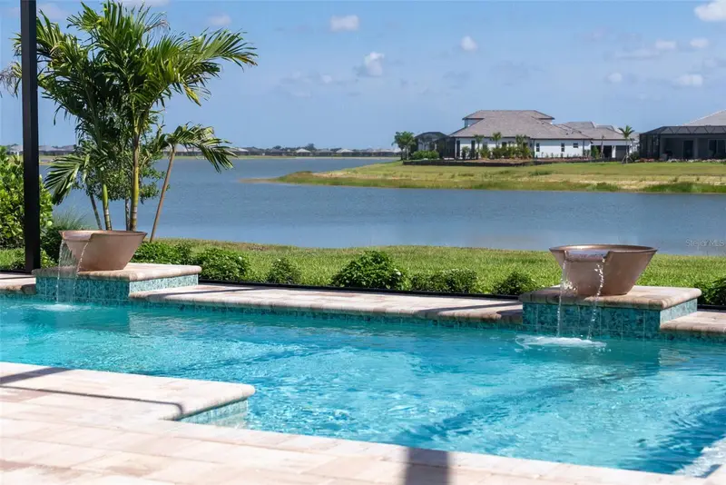 844 Blue Shell Loop, FL