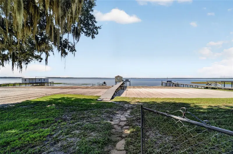 13200 E Highway 25, FL