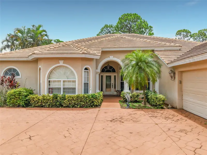 2221 Oxford Ridge Cir, FL
