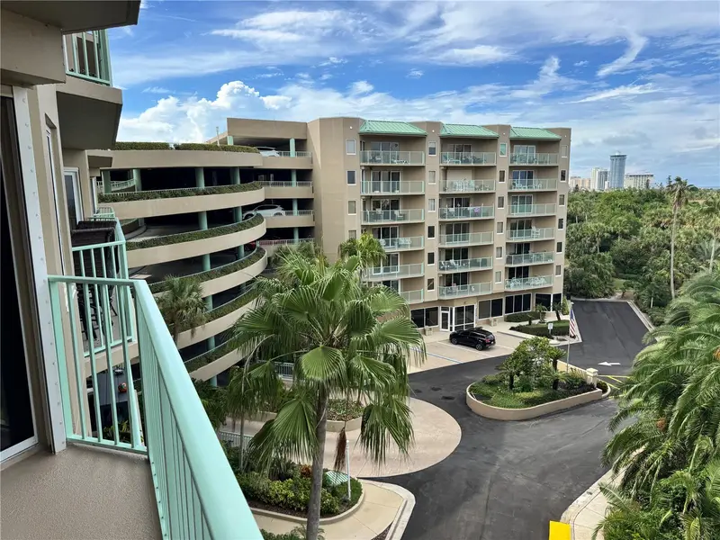 4 Oceans West Blvd #606d, FL