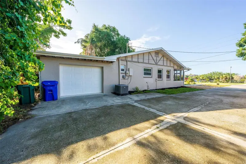 610 W Maud St, FL