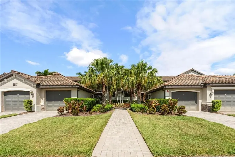 5557 Palmer Cir #202, FL