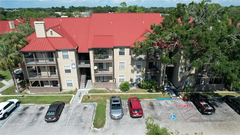 246 Afton Sq #105, FL