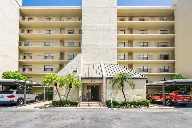 3300 Cove Cay Dr #7d, FL