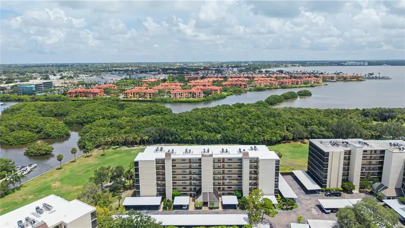3300 Cove Cay Dr #7d, FL