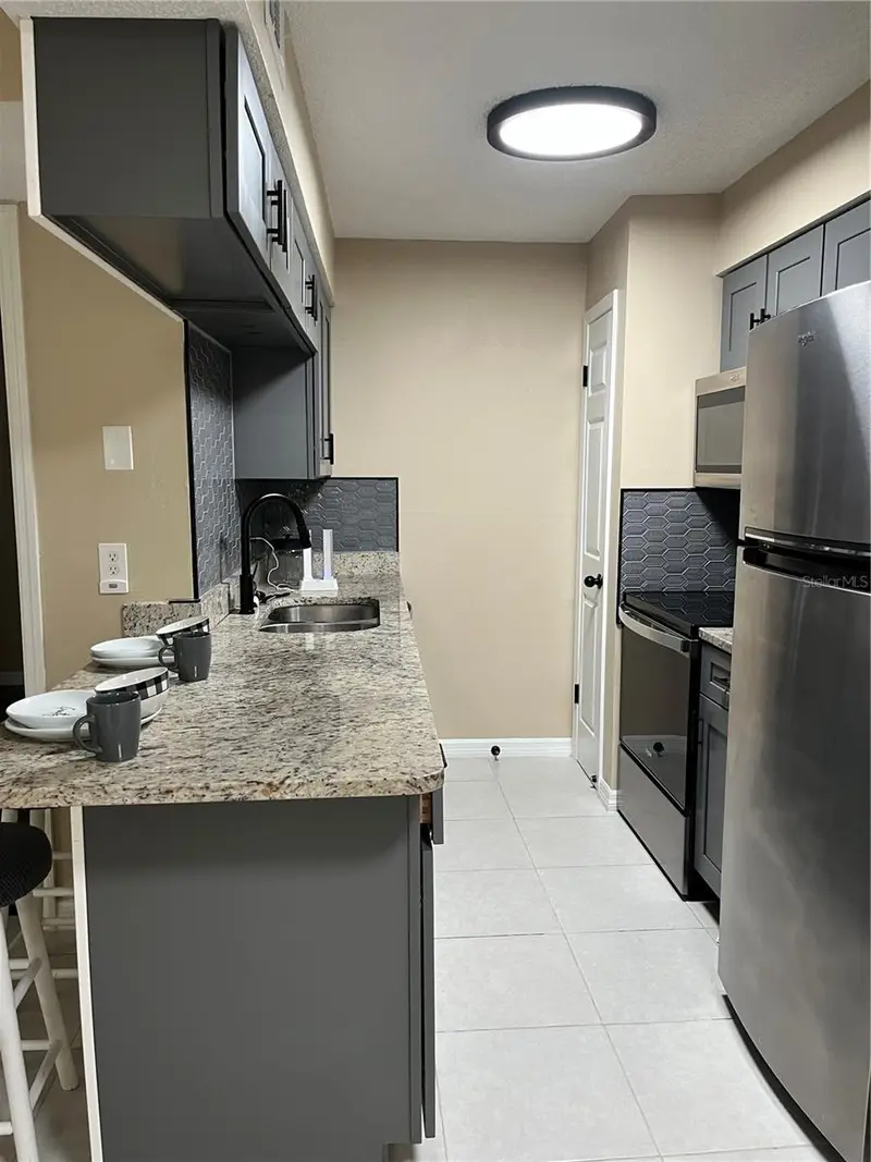 211 Thorn Tree Pl, FL