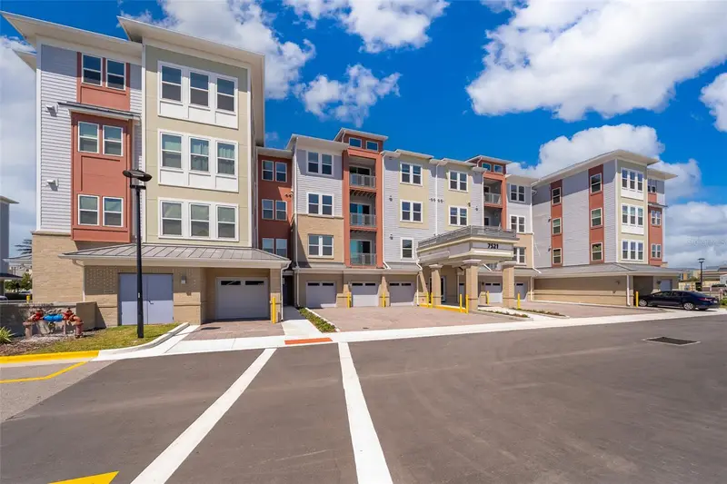7521 Laureate Blvd #5208, FL