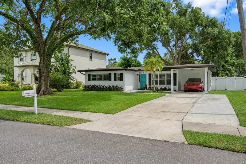 5104 W Cleveland St, FL