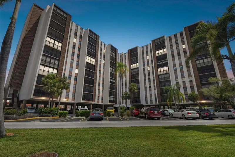 10355 Paradise Blvd #702, FL