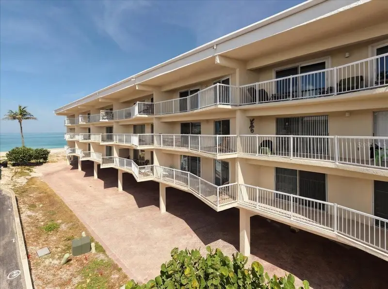 1480 Gulf Blvd #202, FL