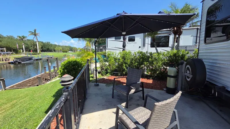 579 Waterway Dr, FL