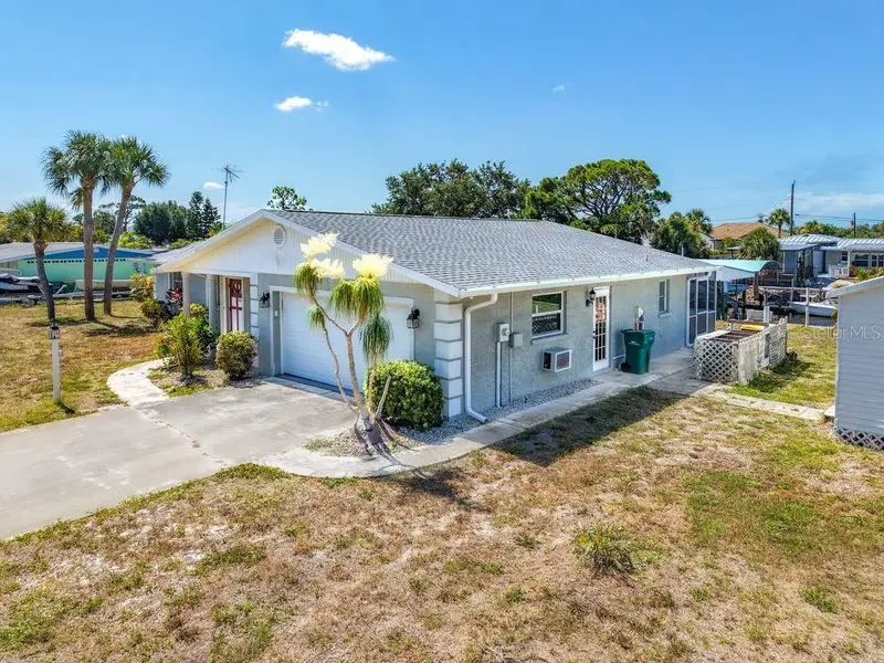 829 E 7th St, FL