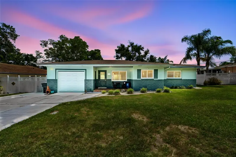 3282 Honeysuckle Rd, FL