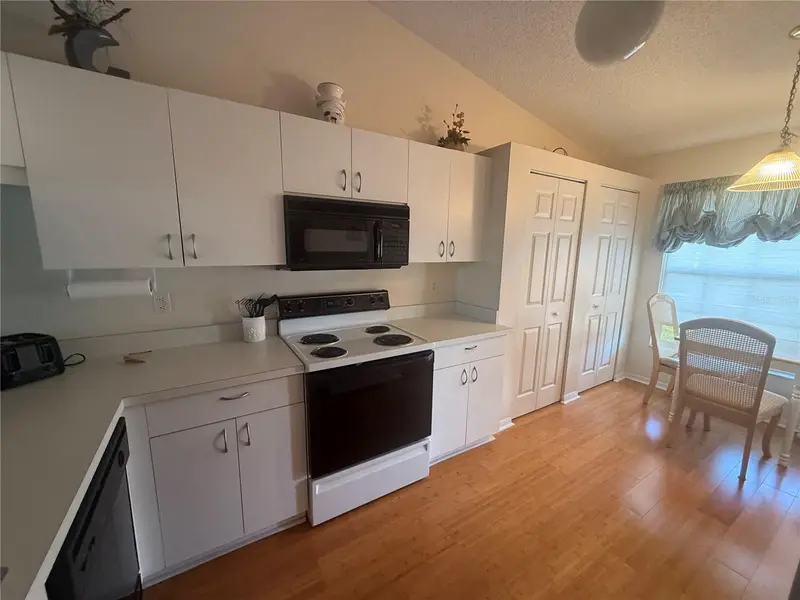 4211 Caddie Dr E #202, FL