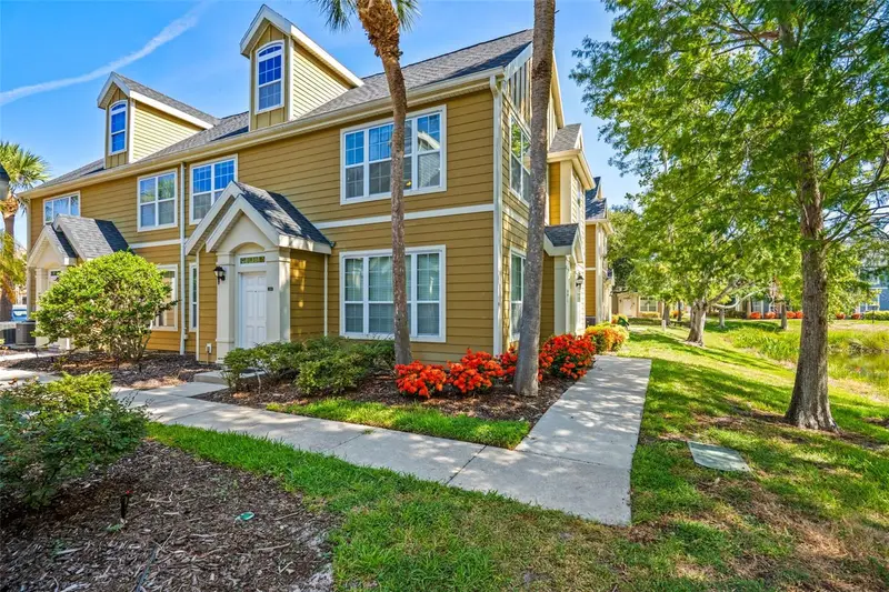 5611 Bidwell Pkwy #204, FL