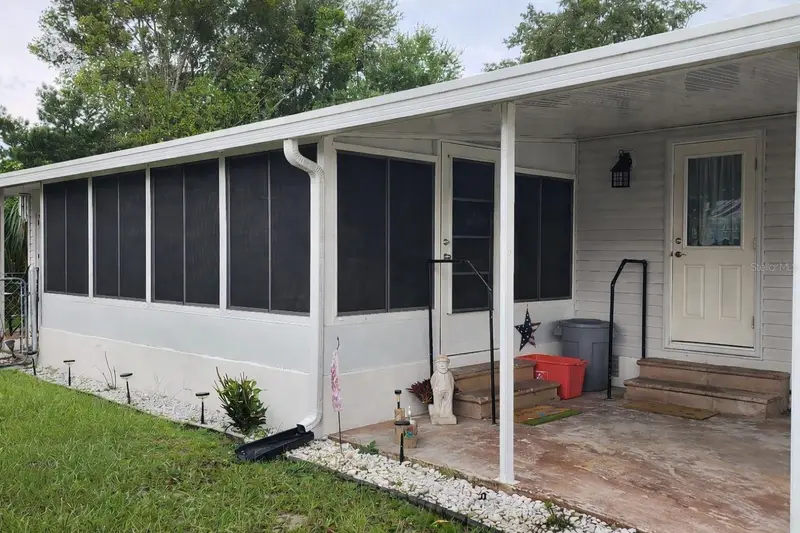 121 Pine Tree Dr, FL