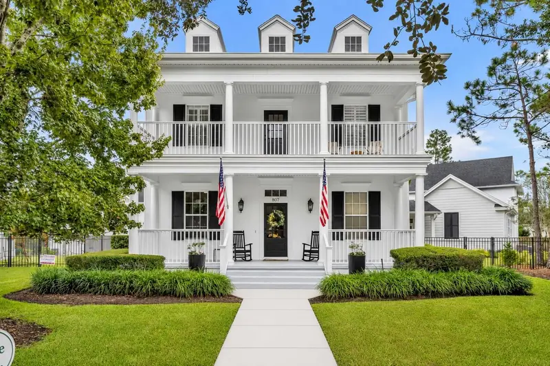 807 Oak Shadows Rd, FL