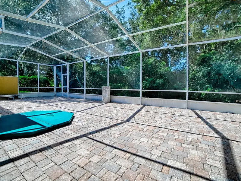 830 Old Oaks Ln, FL