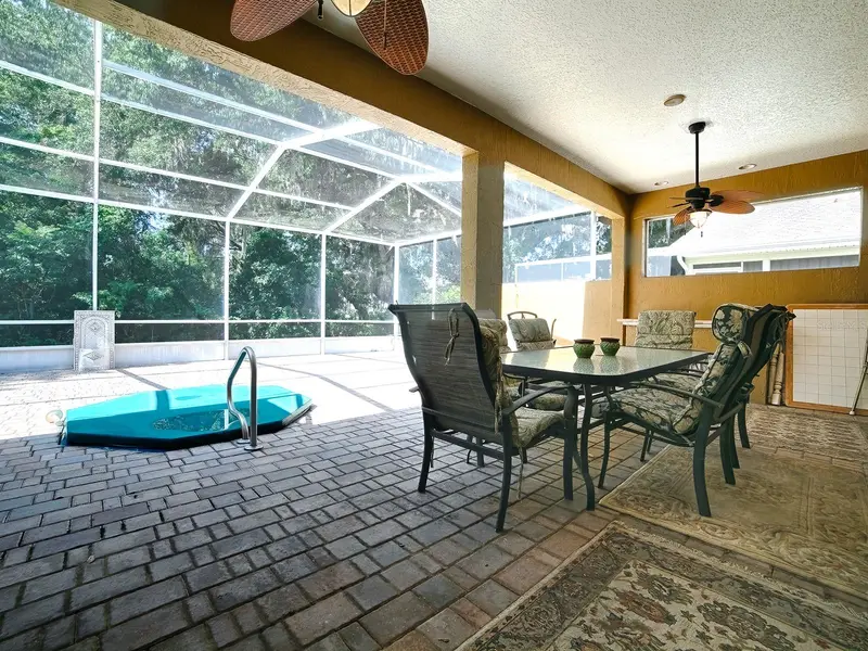 830 Old Oaks Ln, FL