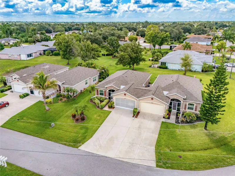 1351 Hedgewood Cir, FL