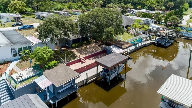 107 Douglas St, FL