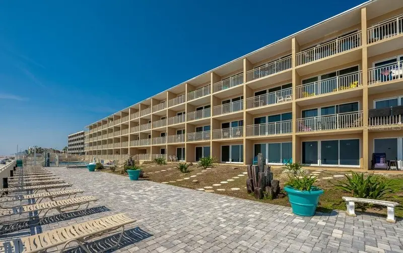 219 S Atlantic Ave #403, FL