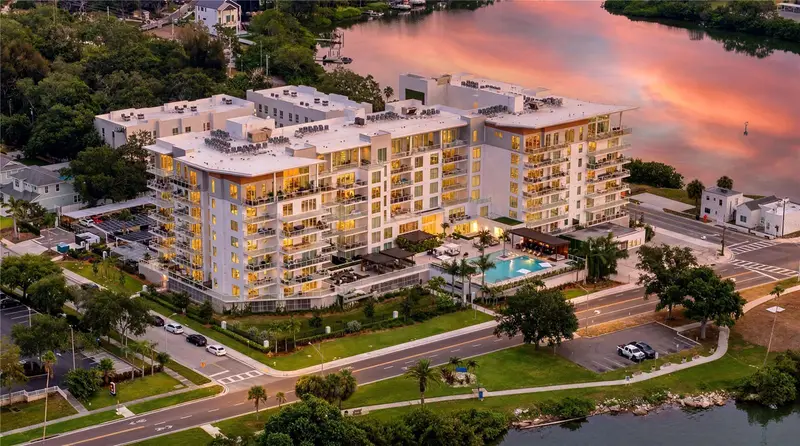 1020 Sunset Point Rd #601, FL
