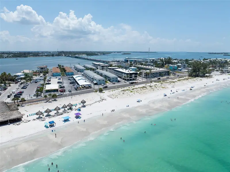 611 Gulf Dr N #C27, FL