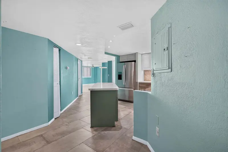 935 N Halifax Ave #406, FL