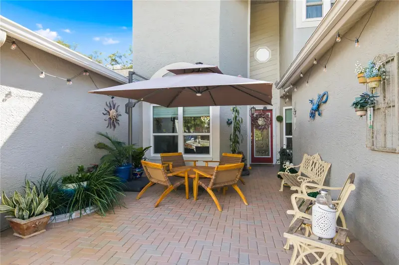 302 Buckingham Pl, FL