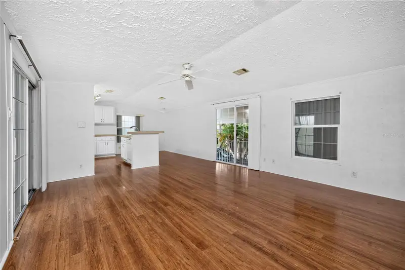 10 Holland Dr, FL