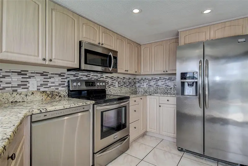 2876 Lake Valencia Blvd E, FL