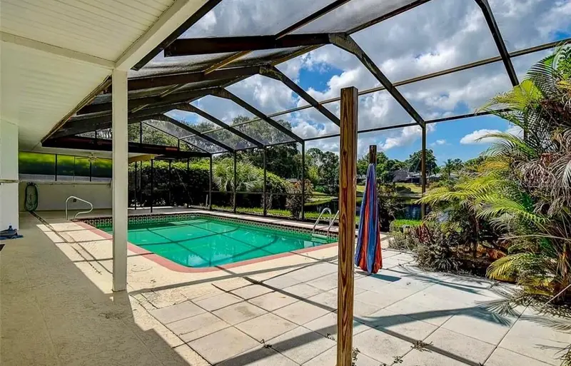 2876 Lake Valencia Blvd E, FL