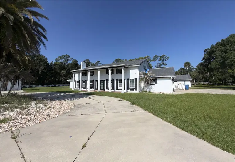 2015 Halifax Dr, FL