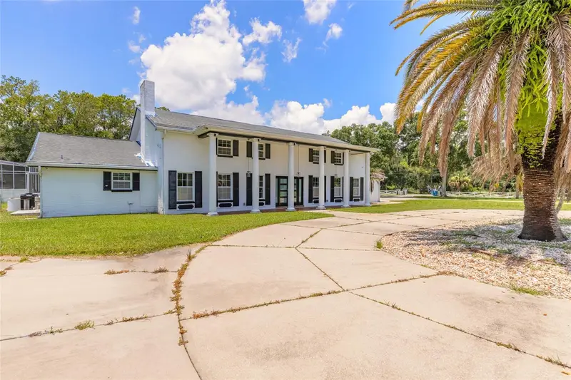 2015 Halifax Dr, FL