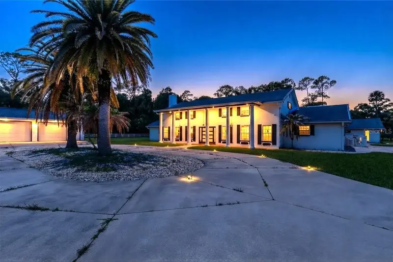 2015 Halifax Dr, FL