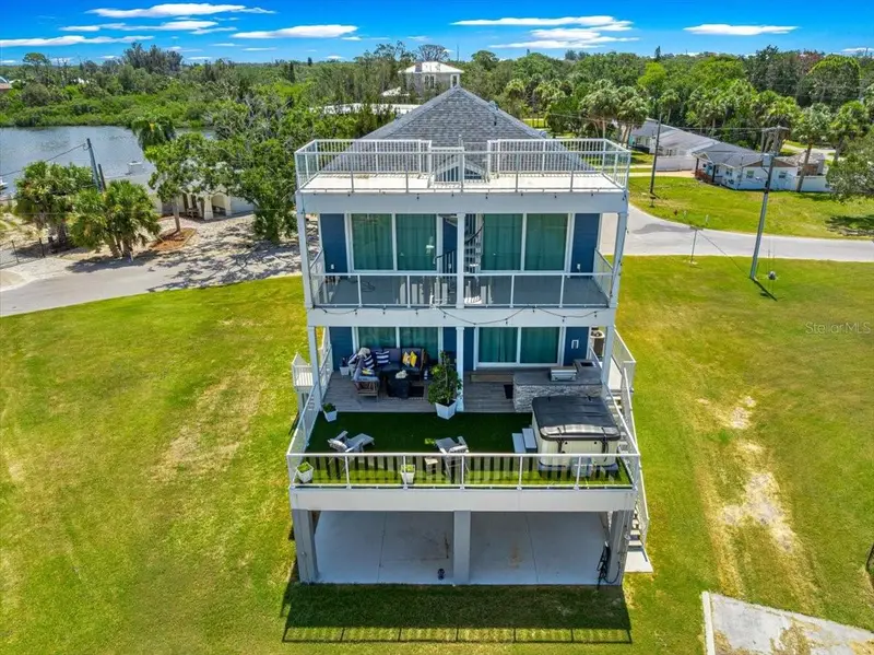 6812 Driftwood Dr, FL