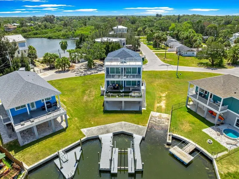 6812 Driftwood Dr, FL