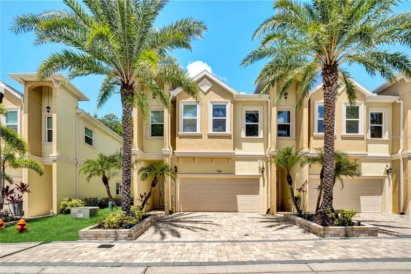 746 Grand Cypress Ln, FL