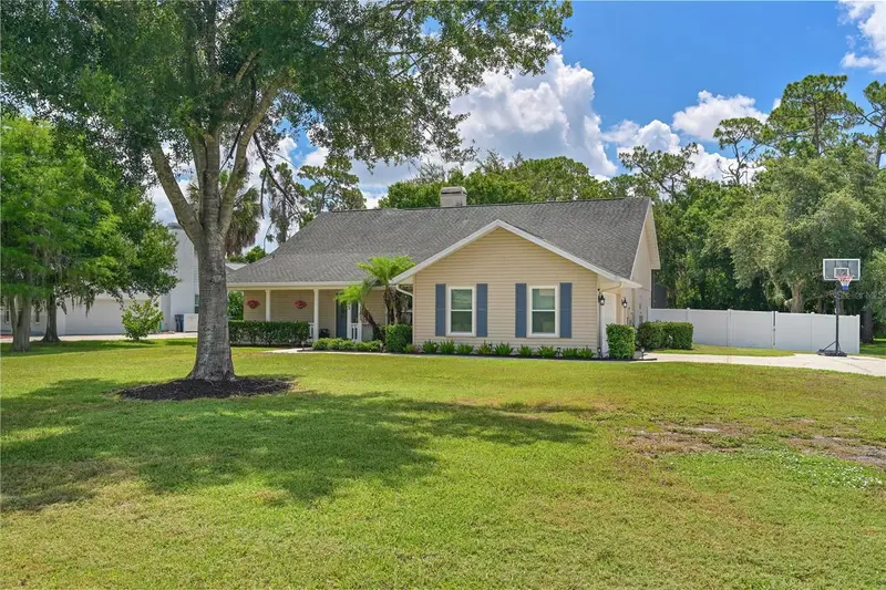 305 Mill Run E, FL