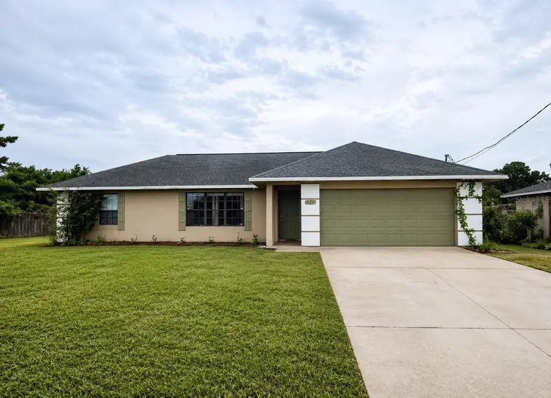 125 Oak Cir, FL