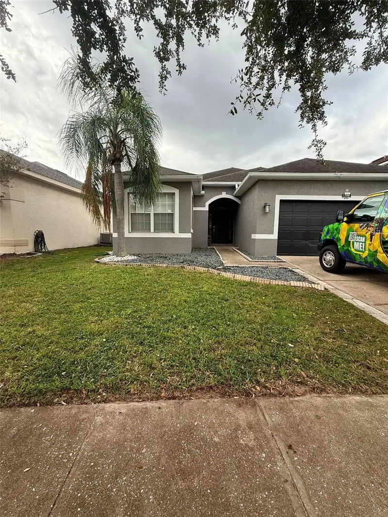 15020 Lake Azure Dr, FL