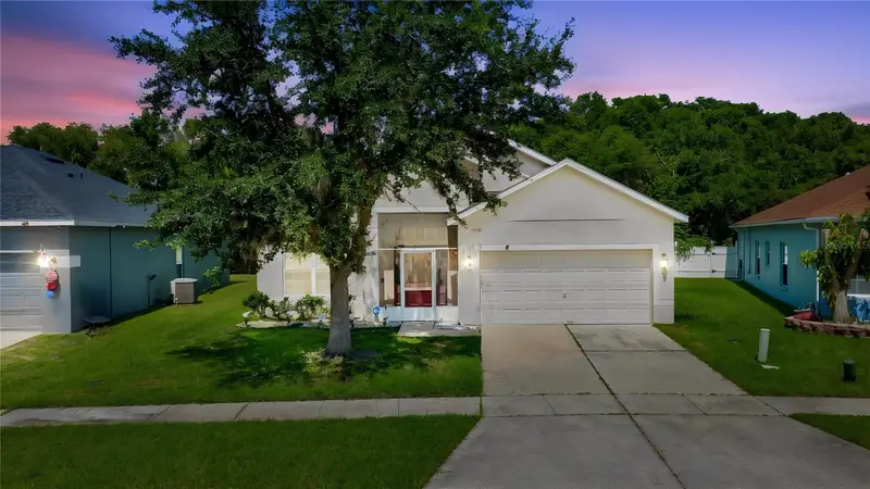 907 Hacienda Cir, FL