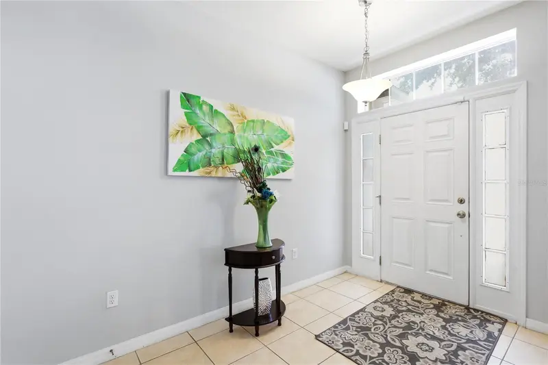 907 Hacienda Cir, FL