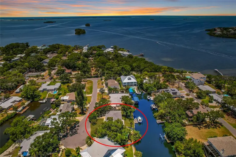 404 Laurel Ln, FL