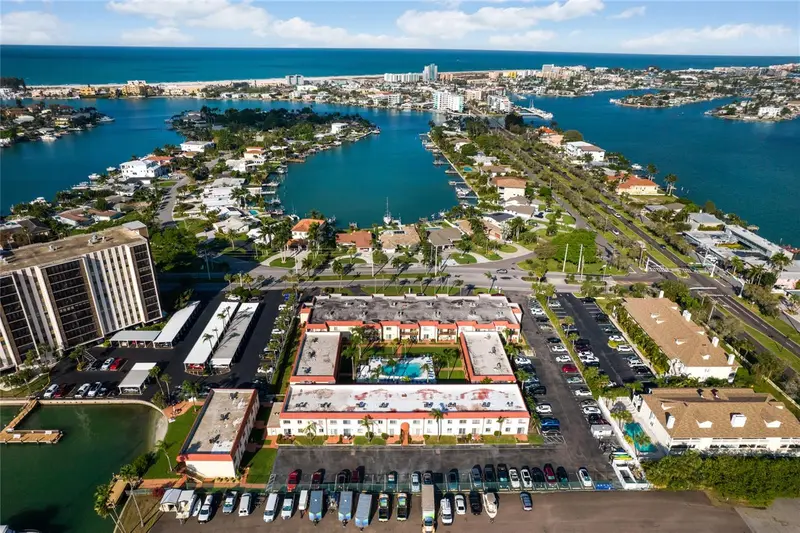 10365 Paradise Blvd #16, FL