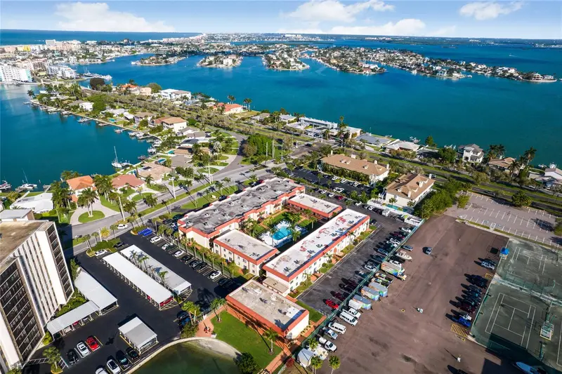 10365 Paradise Blvd #16, FL