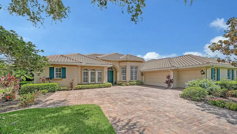225 Pesaro Dr, FL