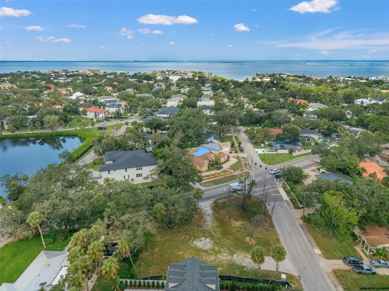2504 S West Shore Blvd, FL