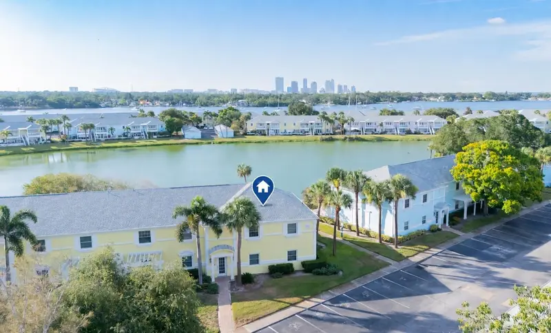 123 Seahorse Dr Se #D, FL